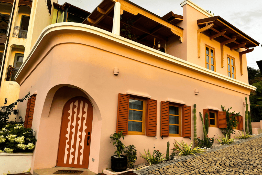 Las Catalinas is an upscale village nestled beside between two gorgeous Guanacaste beaches. It's a community known for its picturesque villas and high-end dining.