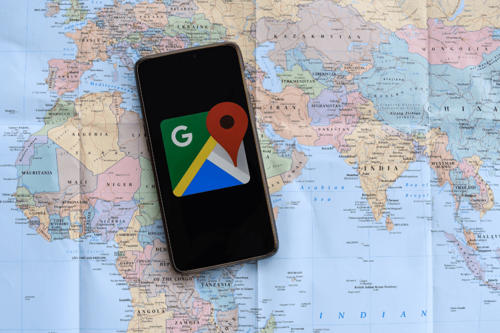Google Maps is the navegation app that works best in Costa Rica.
