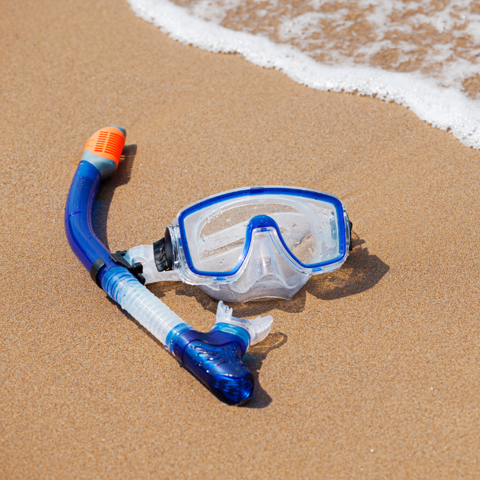 Comfortable Mask with Wide-View Lens
